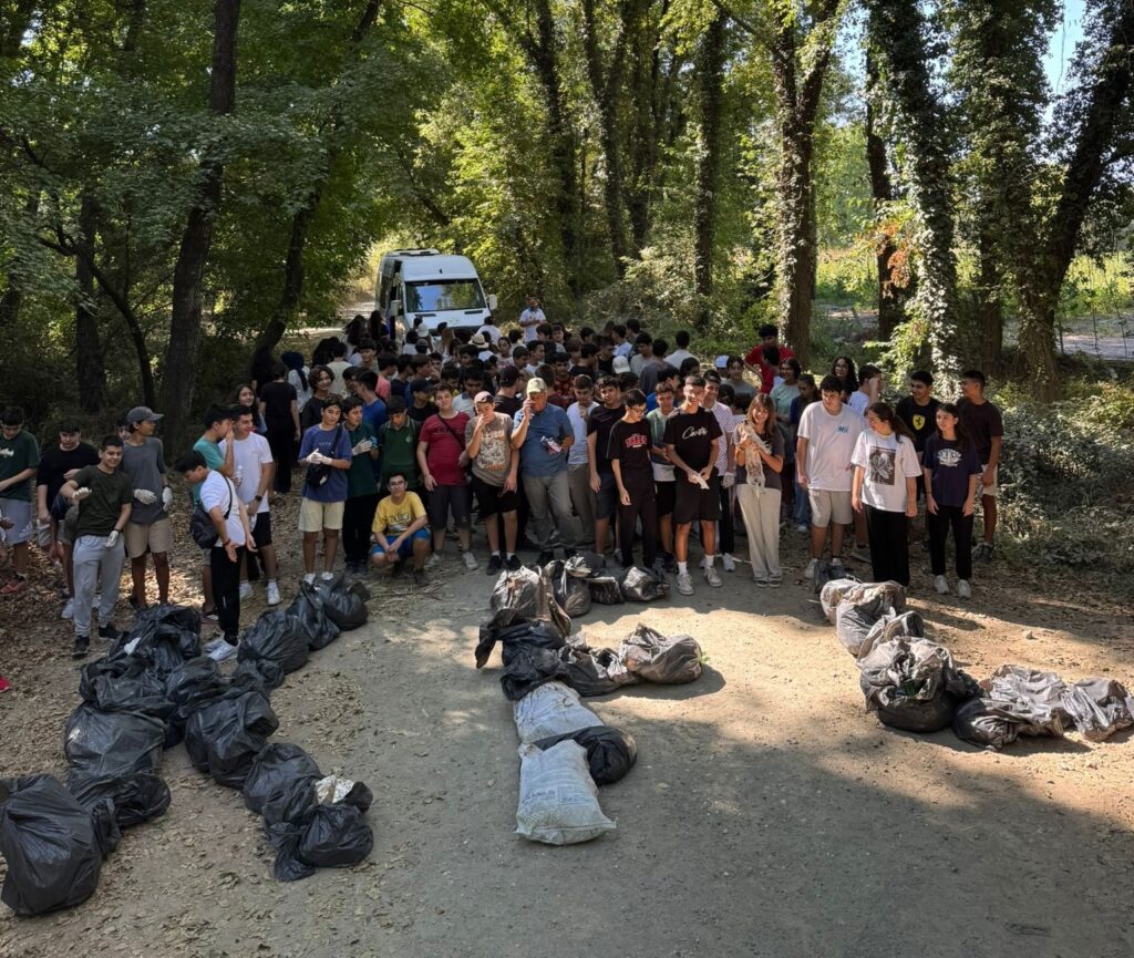 Köyceği̇z Fen Li̇sesi̇nden Çevre Temi̇zli̇ği̇ Etki̇nli̇ği̇