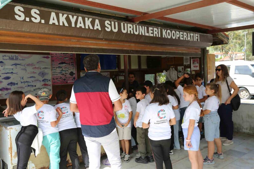 ‘Li̇der Çocuk Tarım Kampı Kooperati̇fçi̇li̇k Temasıyla Gerçekleşti̇ri̇ldi̇