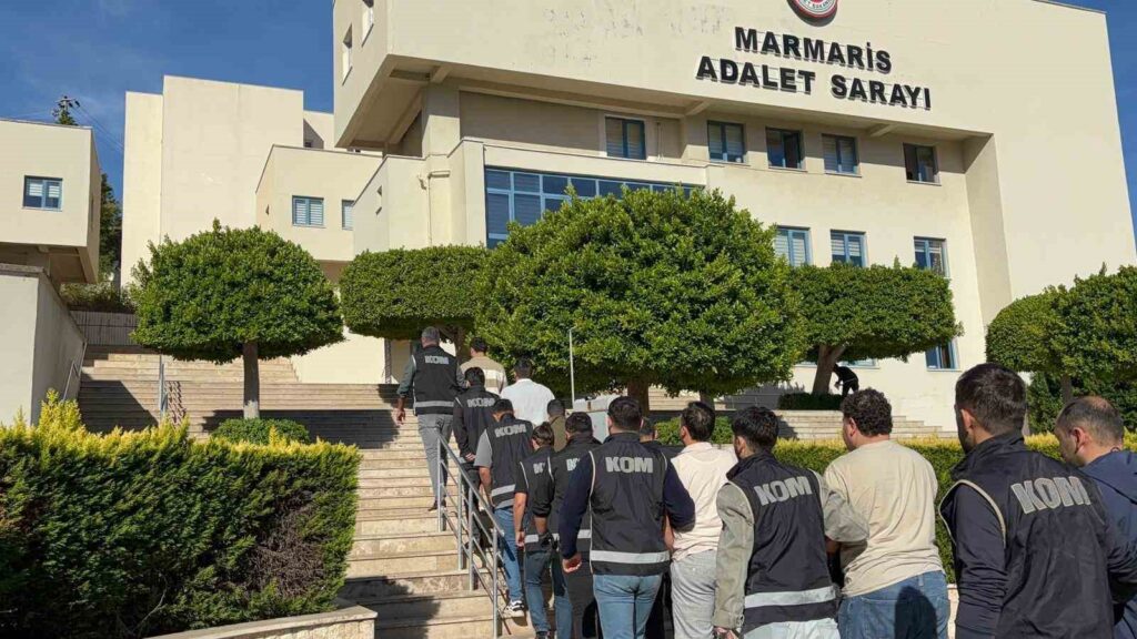 Marmari̇s Açıklarındaki̇ Fetö Operasyonunda 11 Ki̇şi̇ Tutuklandı