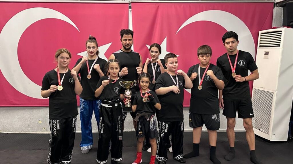 Marmari̇si̇n Şampi̇yon Çocukları Yi̇ne Madalyaları Topladı