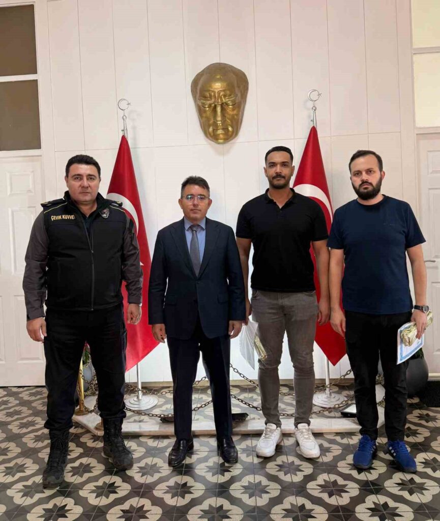 Marmari̇ste Duyarlı Poli̇s Memurları Ödüllendi̇ri̇ldi̇