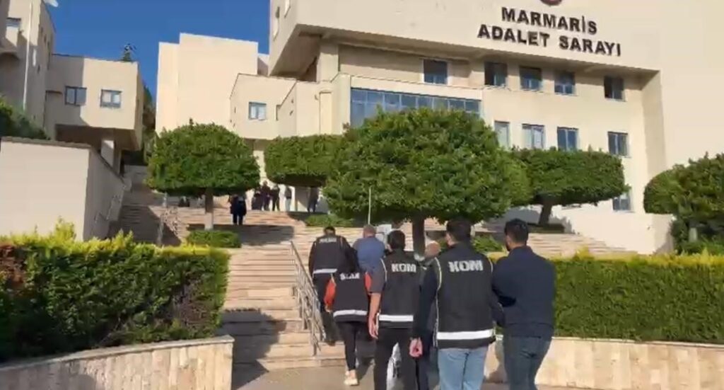 Marmari̇ste Örgütlü Tefeci̇li̇k Operasyonu: 4 Ki̇şi̇ Tutuklandı