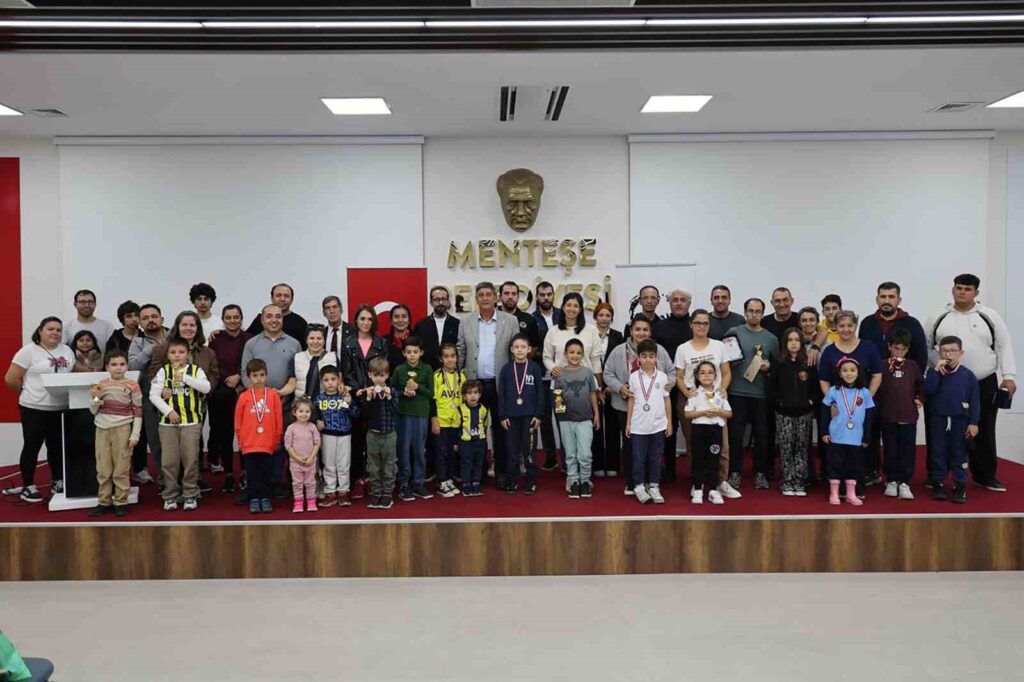 Menteşe Beledi̇yesi̇nden Cumhuri̇yet Bayramına Özel Satranç Turnuvası