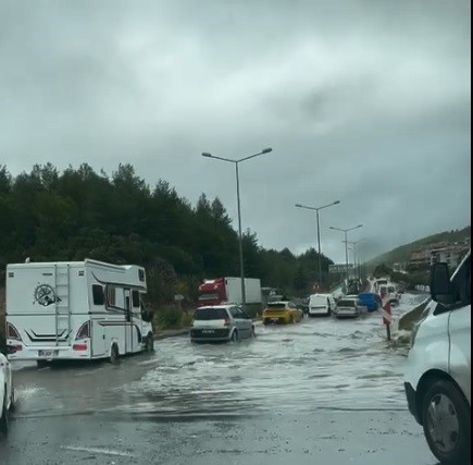 Menteşede Sağanak Yağış Hayatı Olumsuz Etki̇ledi̇