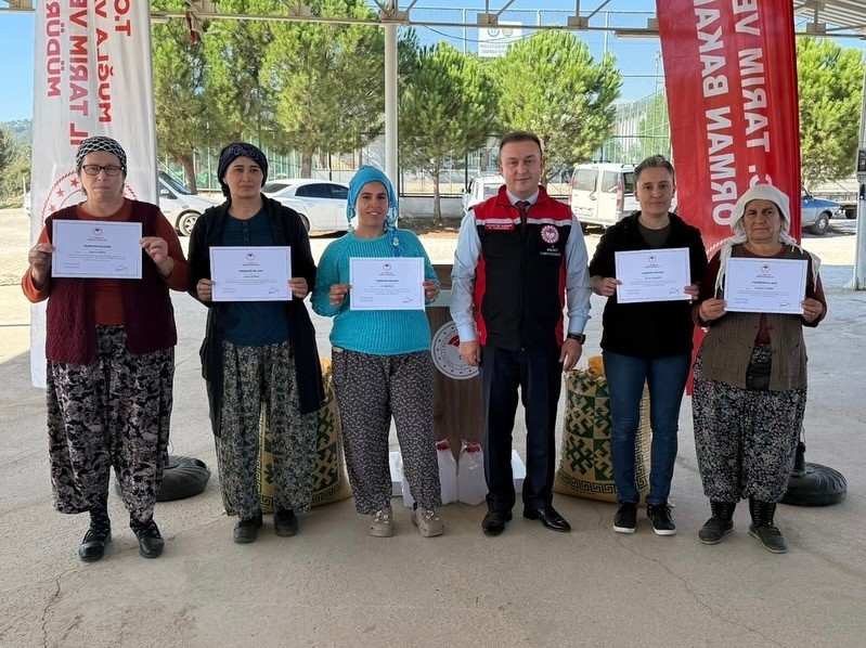 Menteşede Üreti̇ci̇lere Yöneli̇k “Süt Hi̇jyeni̇” Eği̇ti̇mi̇ Tamamlandı