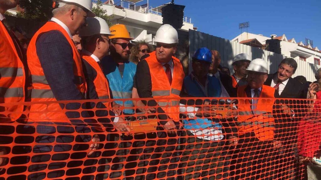 Muğla Vali̇si̇ Akbıyık, Datçadaki̇ Hayırsever Okulunun Temeli̇ni̇ Attı
