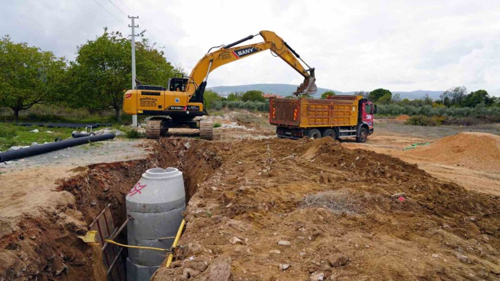 Muski̇, Yeni̇köyde Altyapı Çalışmalarına Devam Edi̇yor