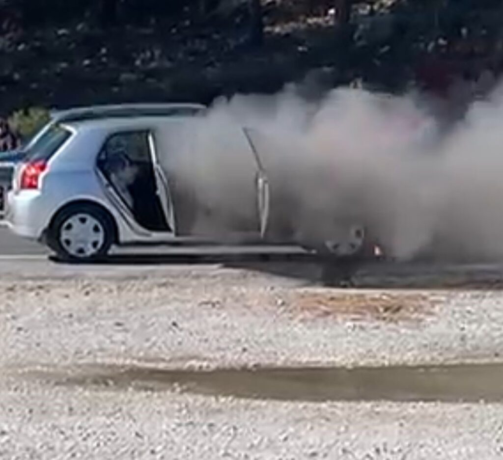 Sakar Geçidi’nde araç yangını