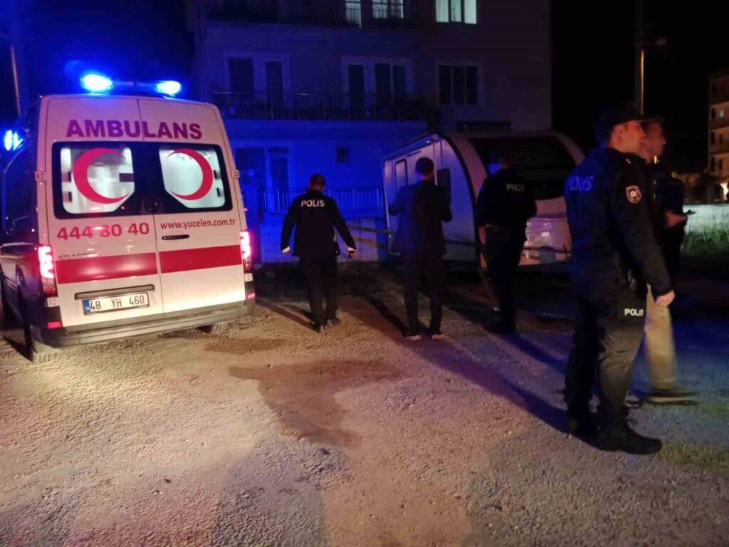 Sokak Ortasında Si̇lahla Başından Vurulmuş Halde Bulundu
