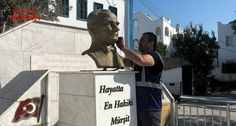 10 Kasım Öncesi Atatürk Büstlerine Bakım Çalışması