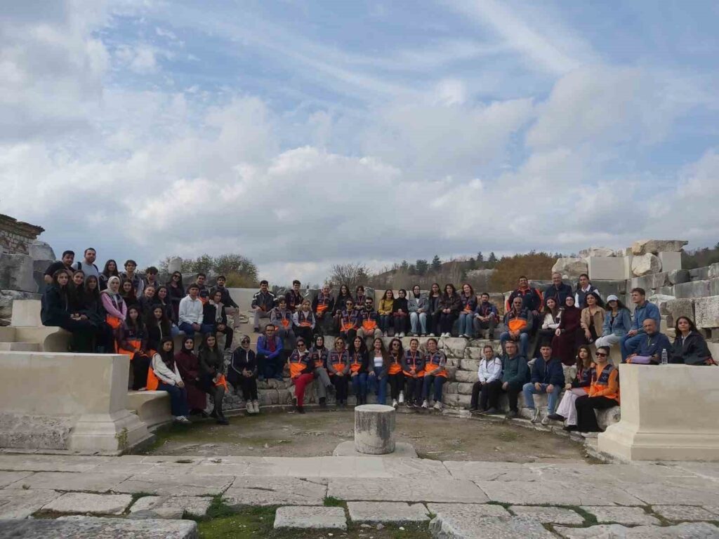 Afad Gönüllüleri̇ Tari̇hi̇n İzi̇nde