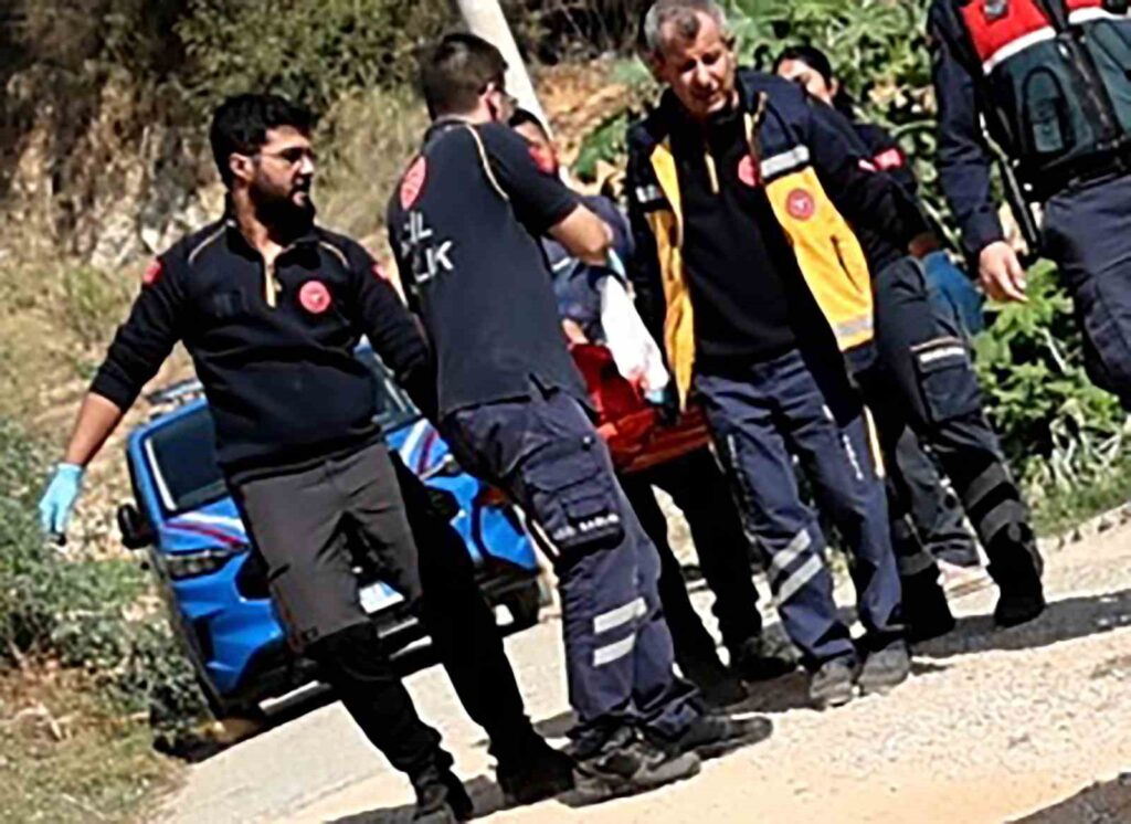 Arkadaşının Evi̇ni̇ Ateşe Veren Uyuşturucu Bağımlısı Etki̇si̇z Hale Geti̇ri̇ldi̇
