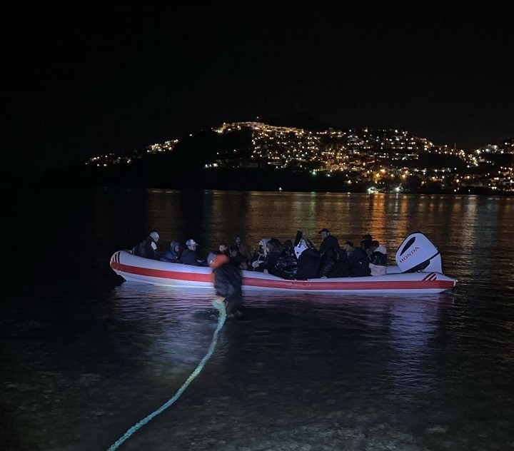 Bodrum Açıklarında 30 Düzensi̇z Göçmen Yakalandı
