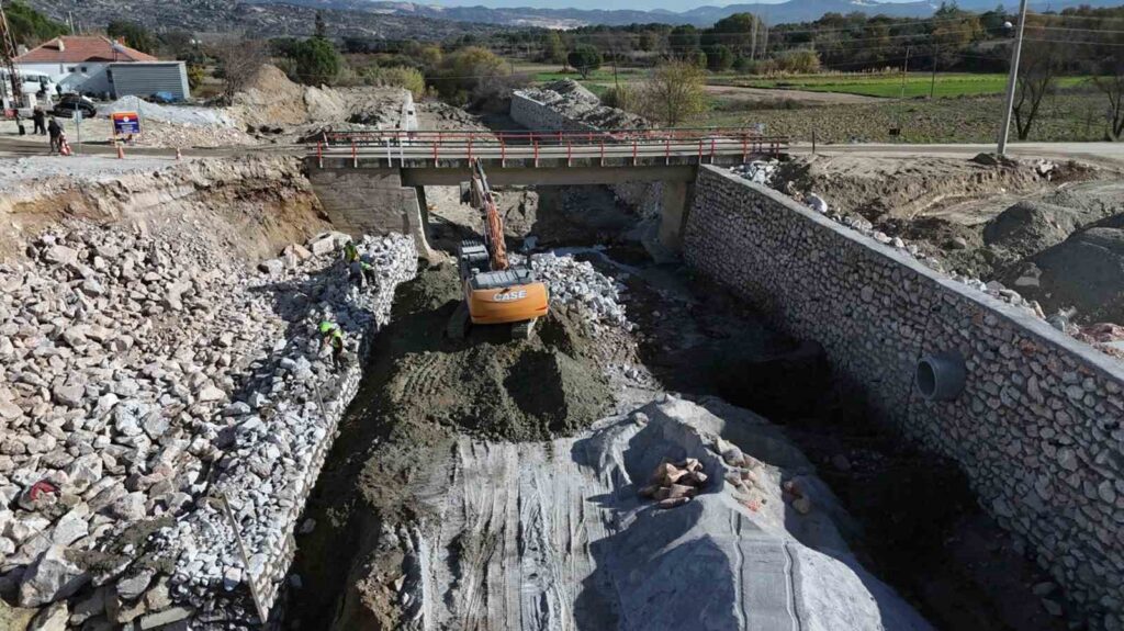 Büyükşehi̇rden Yatağan Hacıbayramlara 29 Mi̇lyon Tlli̇k Yatırım