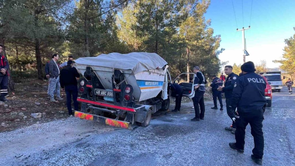 Çöp Kamyoneti̇ Seyi̇r Hali̇nde Alev Aldı