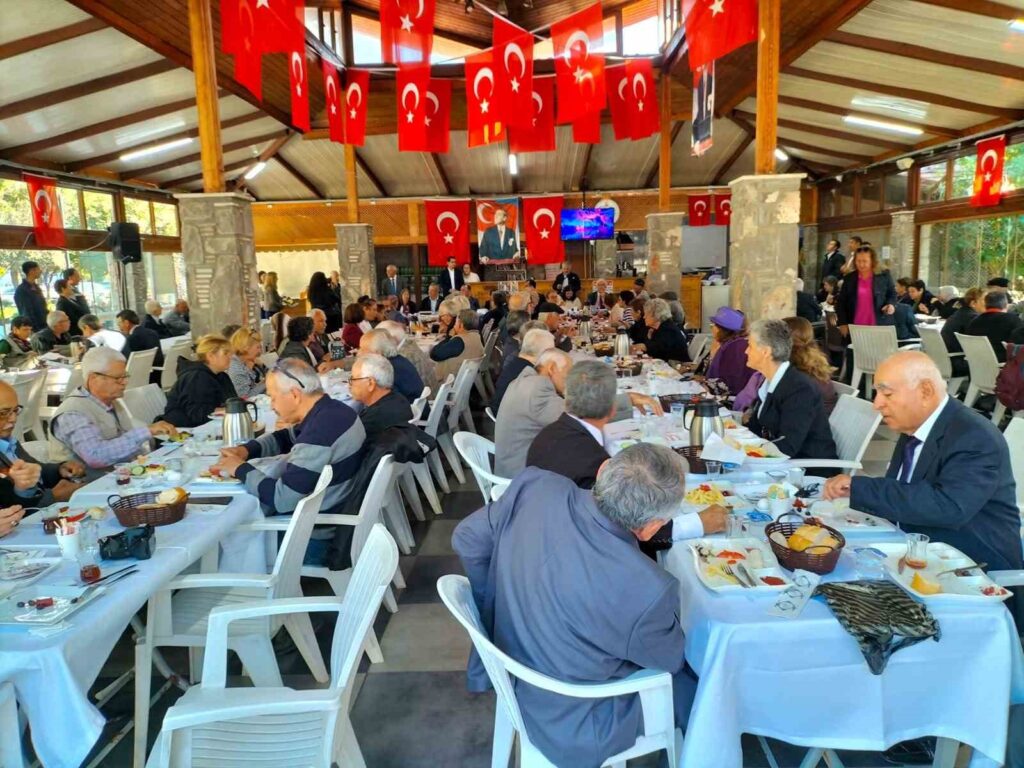 Dalamanda Emekli̇ Öğretmenler Kahvaltıda Buluştu