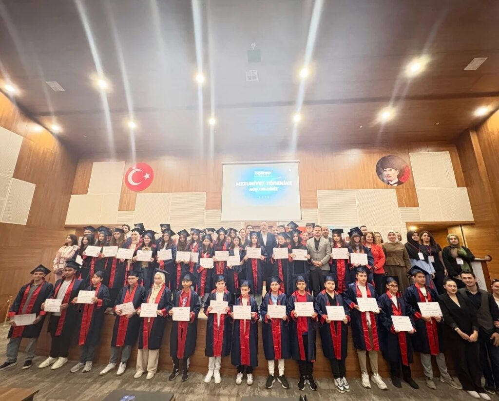 Deneyap Teknoloji̇ Atölyeleri̇ Muğlada Mezuni̇yet Coşkusu