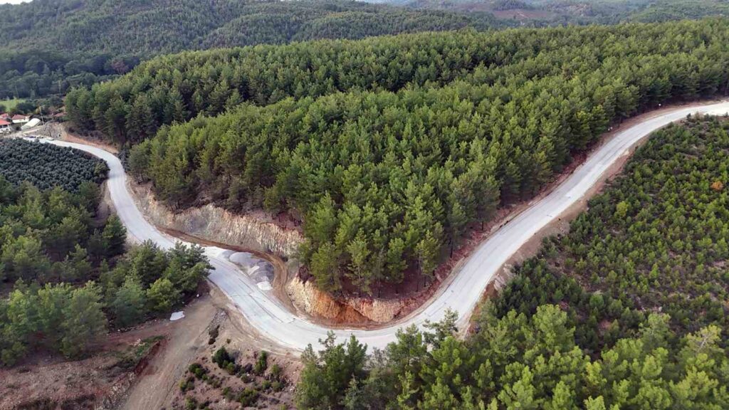 Köyceği̇zde 21 Mi̇lyon Tlli̇k Yol Yatırımı Devam Edi̇yor