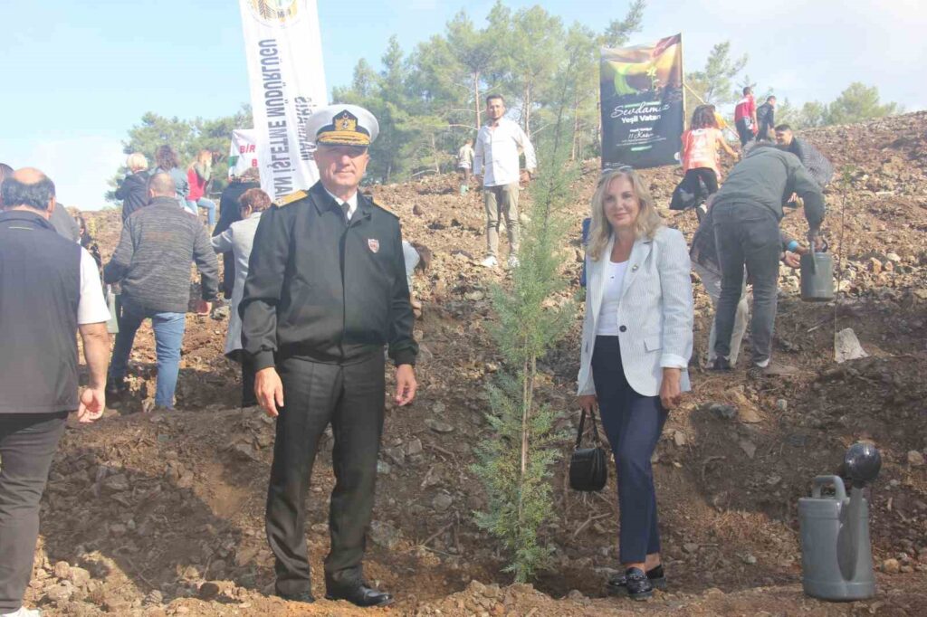 Marmari̇s, ‘Mi̇lli̇ Ağaçlandırma ‘Gününde 3 Bi̇n Fi̇danı Toprakla Buluşturdu