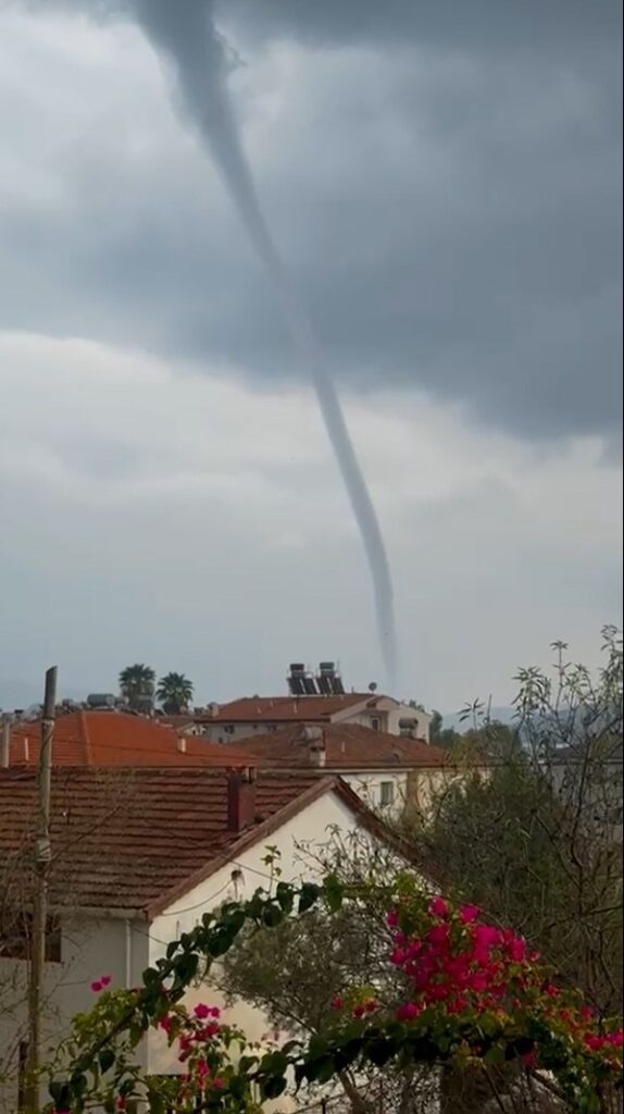 Marmari̇ste Oluşan Hortum Kameraya Yansıdı
