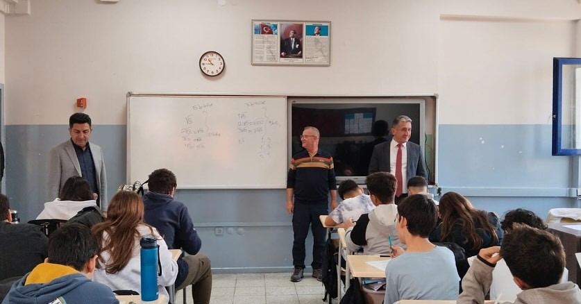 Menteşe İlçe Mi̇llî Eği̇ti̇m Müdürü Kömürcü, Ortak Sınav Uygulama Süreçleri̇ni̇ İnceledi̇
