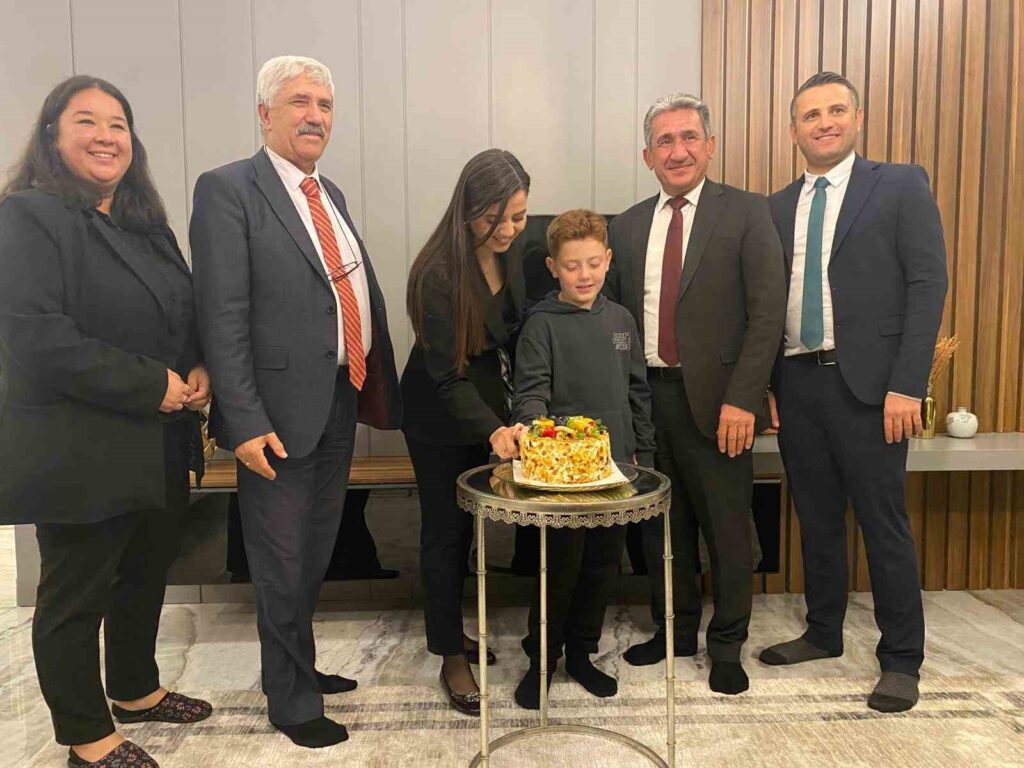 Menteşede Öğretmenlere Çi̇fte Kutlama Sürpri̇zi̇