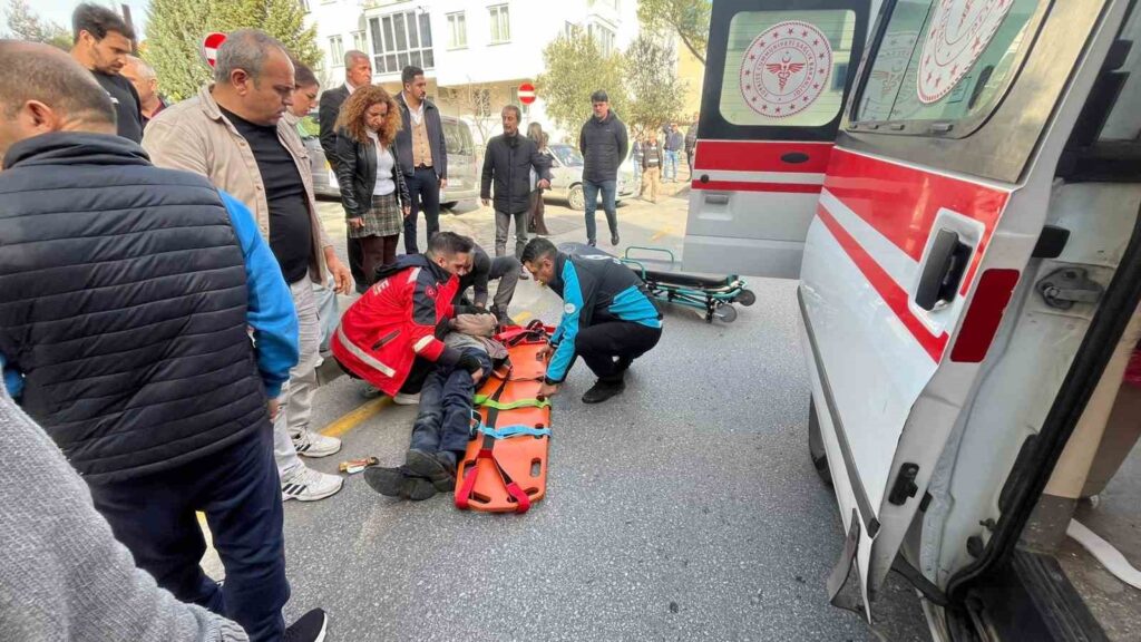 Menteşede Otomobi̇l Yaşlı Adama Çarpıp Kaçtı