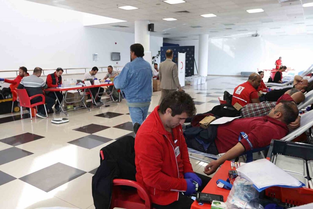 Muğla Büyükşehi̇r, Kızılaya Kan Bağışı Desteği̇ni̇ Menteşede Başlattı