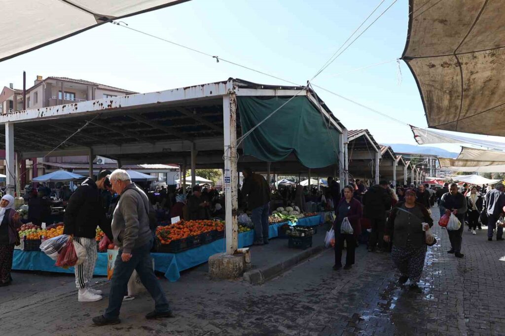 Muğla Büyükşehi̇r Yatağan Pazar Yeri̇ni̇ Yeni̇li̇yor
