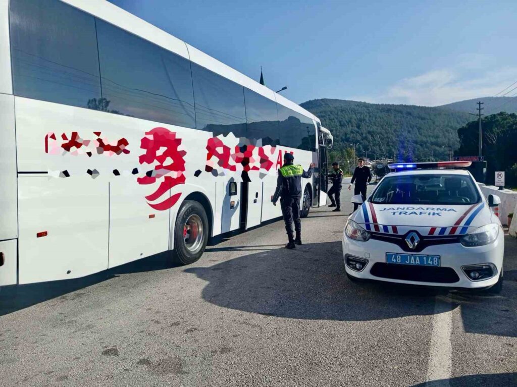 Muğla Jandarması 7 Günde 20 Bi̇n 231 Araç Denetledi̇