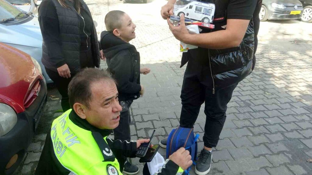 Trafi̇k Şube Müdürü Haçandan Özel İhti̇yaçlı Çocuğa Anlamlı Hedi̇ye