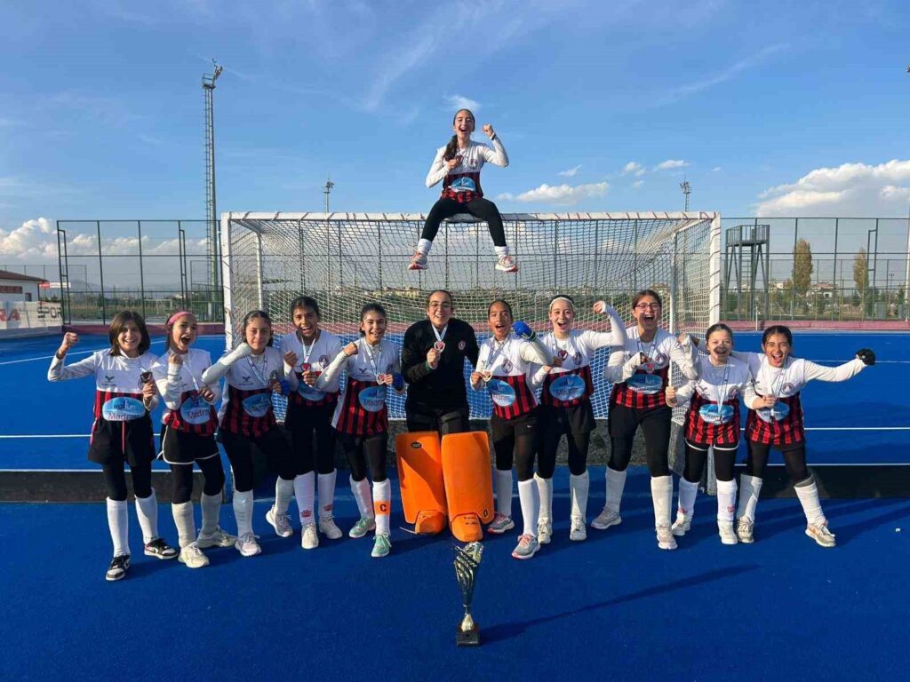 Muğla U13 Kız Hokey Takımı Türki̇ye Şampi̇yonu Oldu