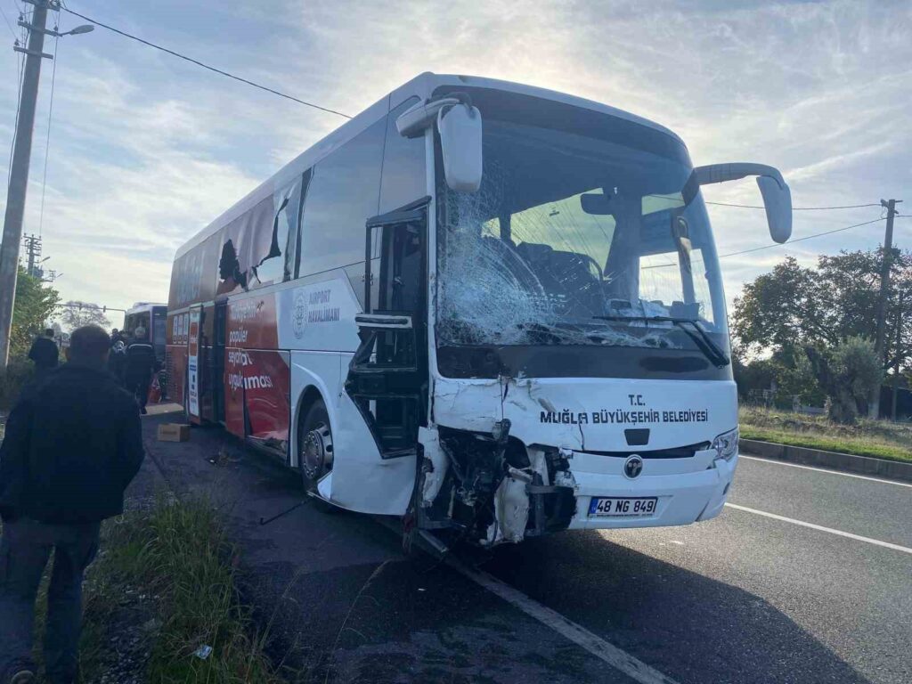 Otobüs ile minibüs çarpıştı: 2 yaralı