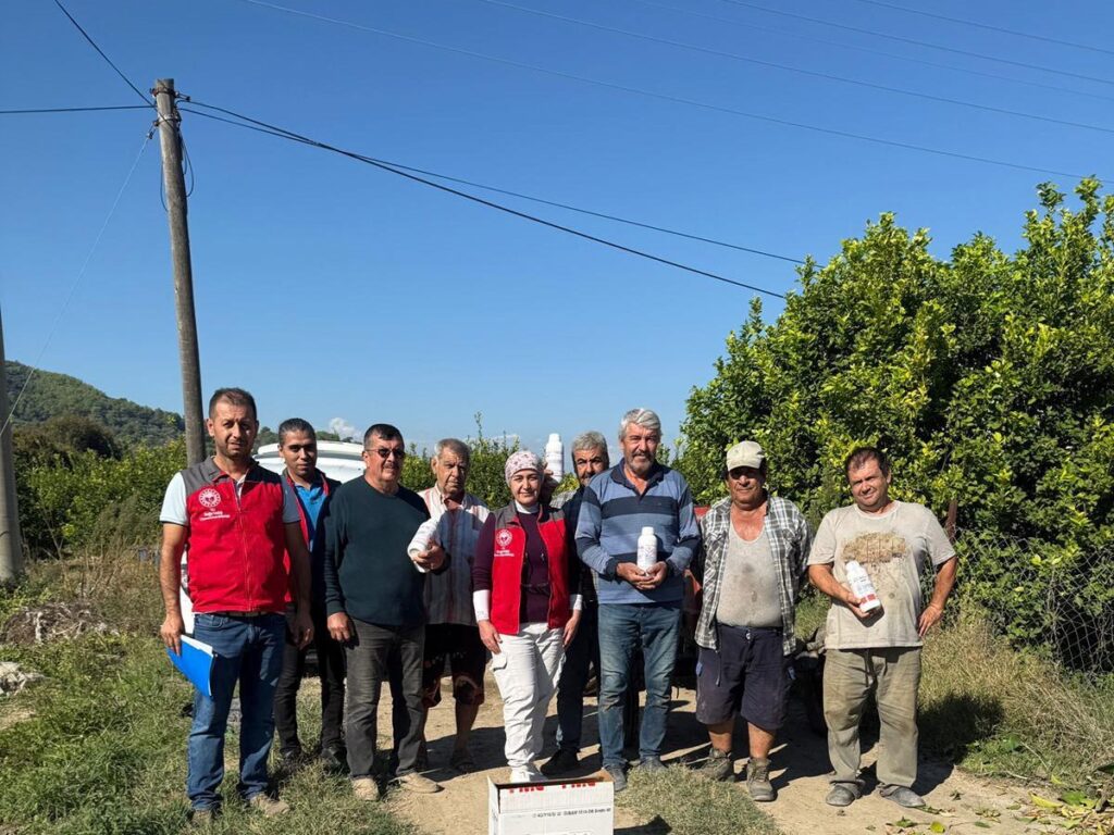 Ortacada Narenci̇ye Bahçeleri̇nde Zararlılara Karşı Mücadele Sürüyor