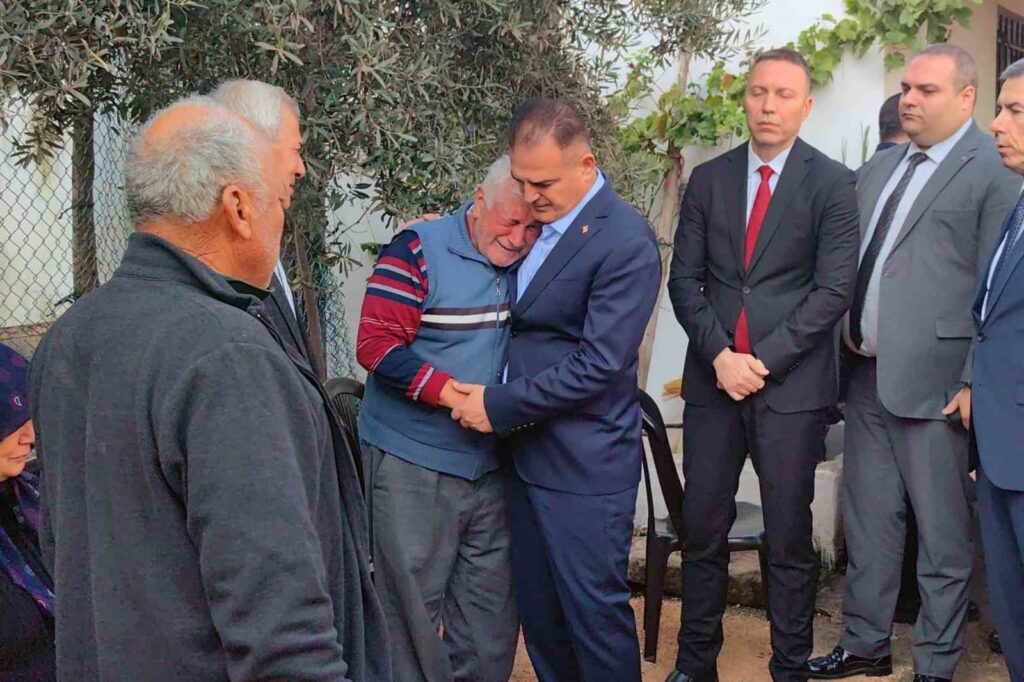Vali̇ Akbıyık, Şehi̇t Astsubay Kuranın Ai̇lesi̇ne Tazi̇yede Bulundu