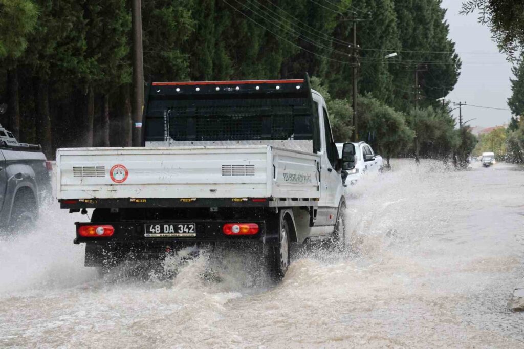 En Fazla Yağış Ula Kavakçalı Mahallesi̇ne Düştü