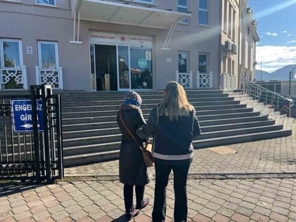 8 yıldır aranan FETÖ firarisi kadın yakalandı