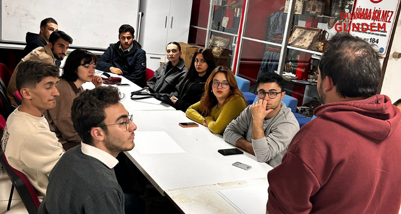 Gençler Sanat Atölyeleri̇nde Yetenekleri̇ni̇ Keşfedi̇yor