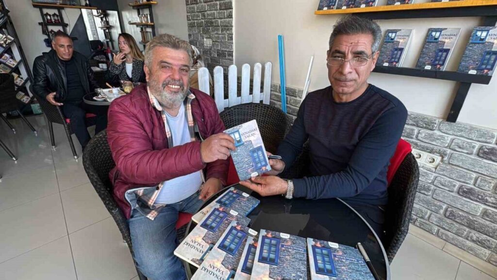 Emekli polis memurunun imza gününe yoğun ilgi