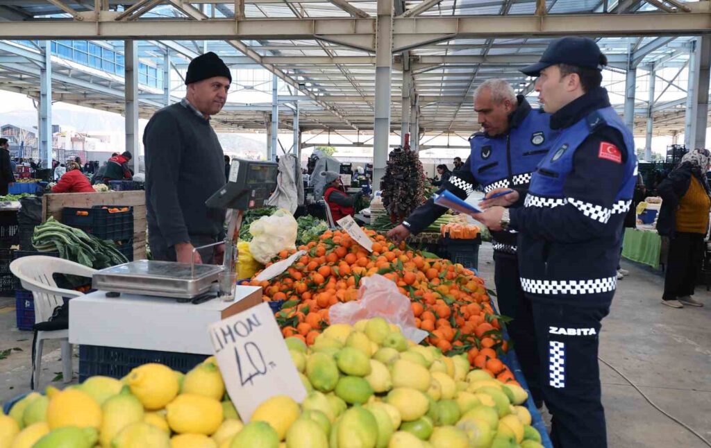 Menteşe Beledi̇ye Zabıtasından Eti̇ket Deneti̇mi̇