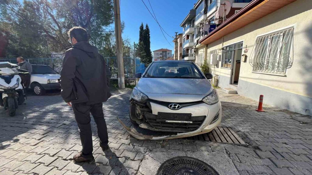 Menteşede Otomobi̇l İle Motosi̇klet Çarpıştı: 2 Yaralı