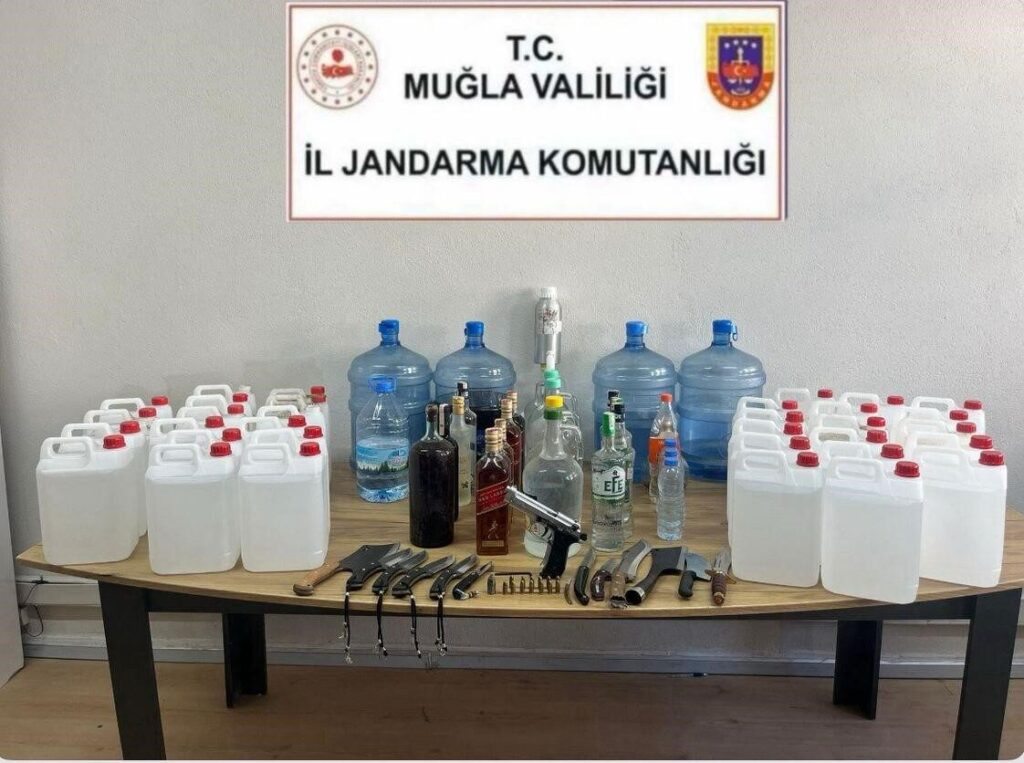 Milas’ta sahte içki ve silah ele geçirildi