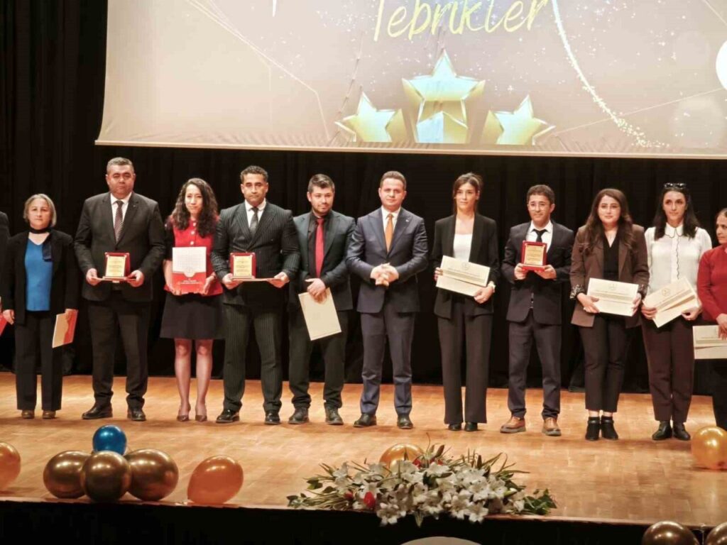 Eğitim camiası ödül töreninde buluştu
