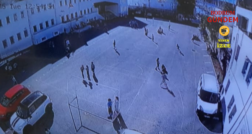 İstiklal Marşı Çalınca Öğrenciler Hazır Ola Geçti