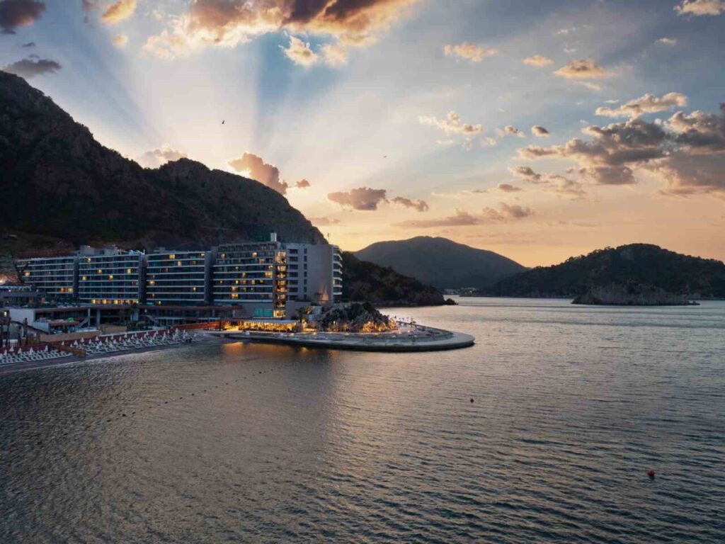 “Turizmde yabancı turist açığını yerli turist kapattı”