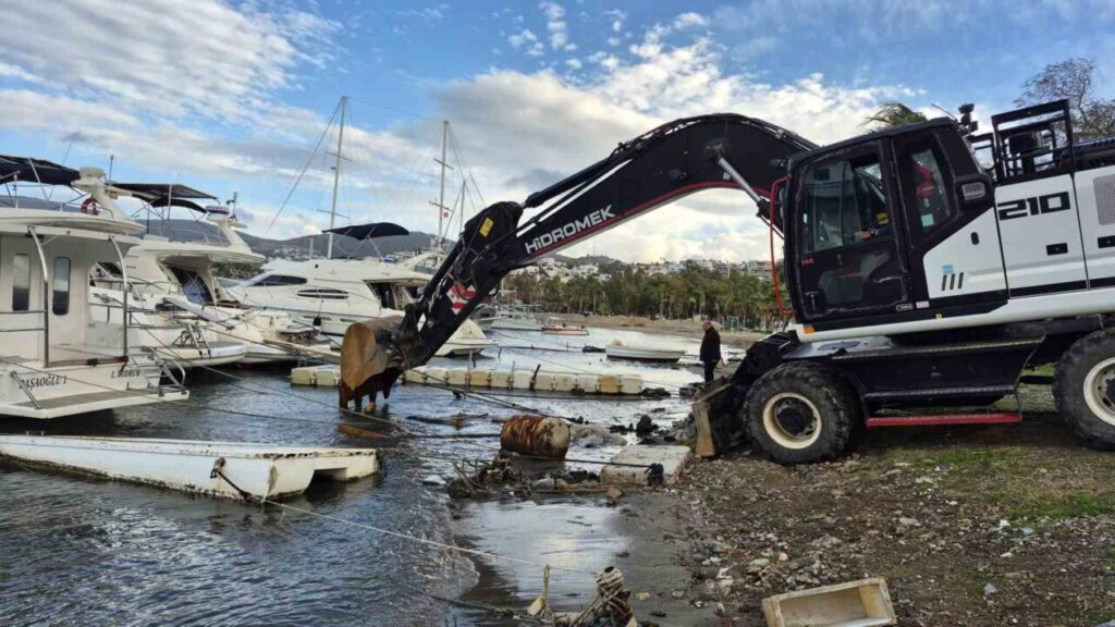 Bodrum’da 100 tekne koydan kaldırıldı