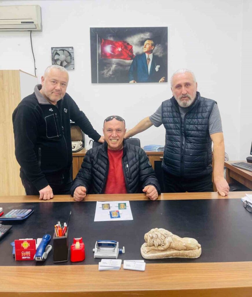 Kuru temizlemeye bırakılan montun cebindeki 200 gram altın sahibine teslim edildi