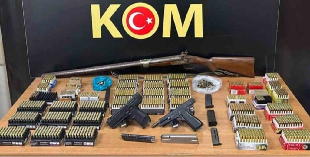 Bir yılda 299 ruhsatsız tabanca ele geçirildi