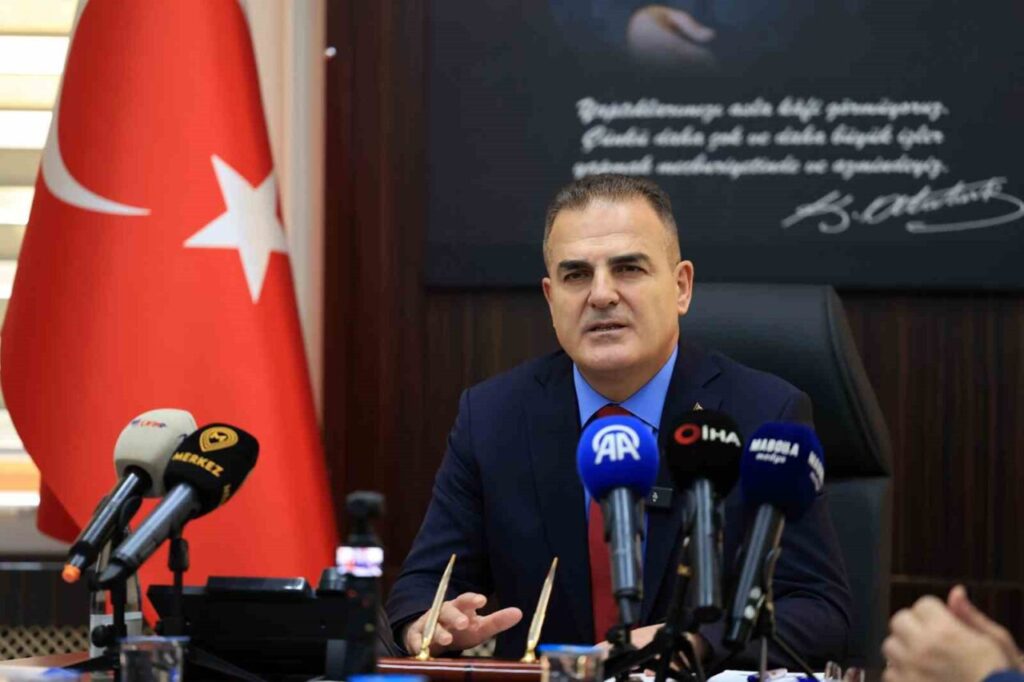 Vali Akbıyık: “Teknoloji bağımlılığı toplumu tehdit ediyor”