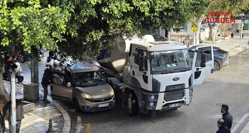 Tek Şeritli Yolda Dönüş Sırasında Kaza